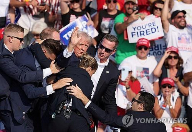 유세 중 총격을 당한 트럼프 전 대통령