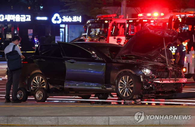 시청역 인근 대형교통사고로 완전히 파괴된 차량