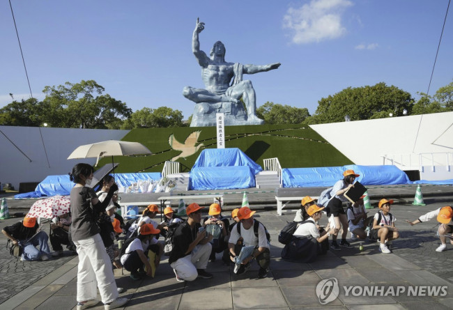 일본 미야자키 지진에 대기 중인 사람들