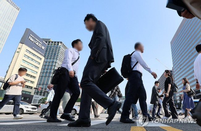 서울 세종로사거리 출근길 시민들