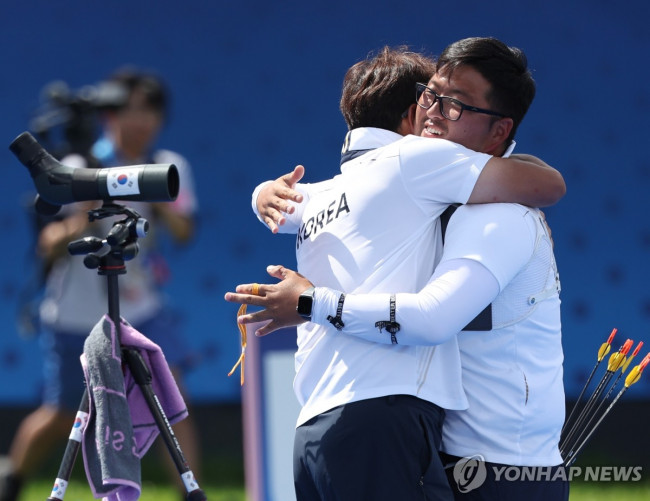 김우진, 3관왕!