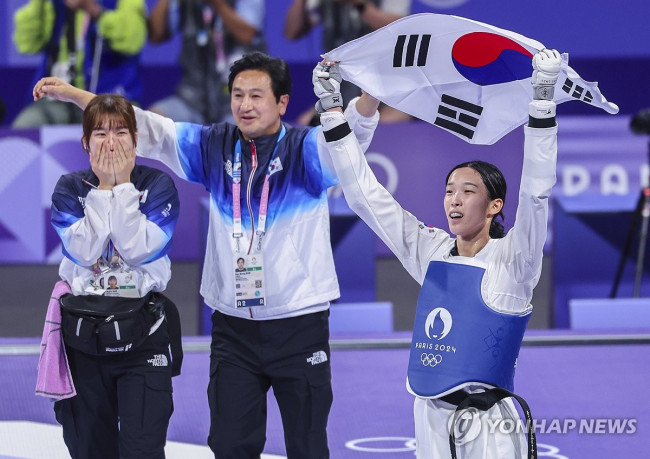 금메달 환호하는 김유진