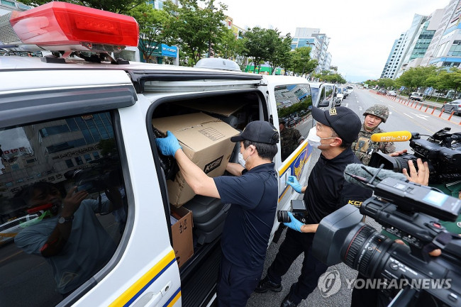 광주 치과병원서 부탄가스 상자 폭발…증거물 확보한 경찰