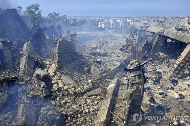 이스라엘군 공습에 파괴된 레바논 베이루트 건물