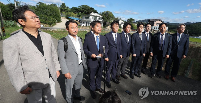 문 전 대통령 면담 마친 민주당 전정권정치탄압대책위