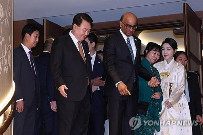 윤석열 대통령 부부, 타르만 싱가포르 대통령 주최 국빈 만찬 참석