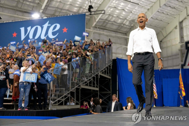 애리조나에서 해리스 지원 유세에 나선 버락 오바마