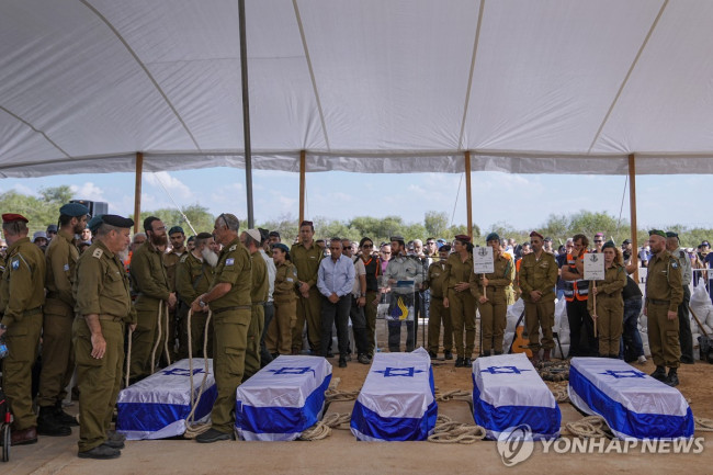 하마스 무장대원들에 의해 살해된 이스라엘인 일가족의 장례식