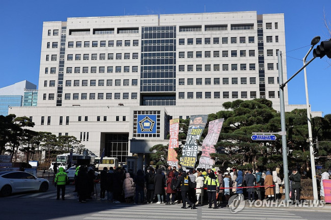 대전 법원 앞 JMS 신도들