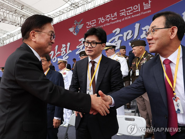 우원식 국회의장, 주호영 국회부의장과 인사