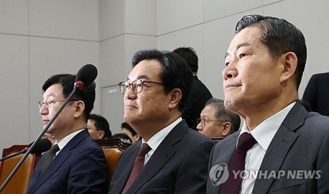 국정감사 출석한 정진석 대통령비서실장