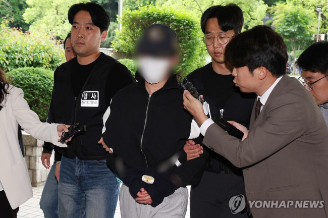 '여자친구 흉기 살해 의대생' 영장실질심사 출석