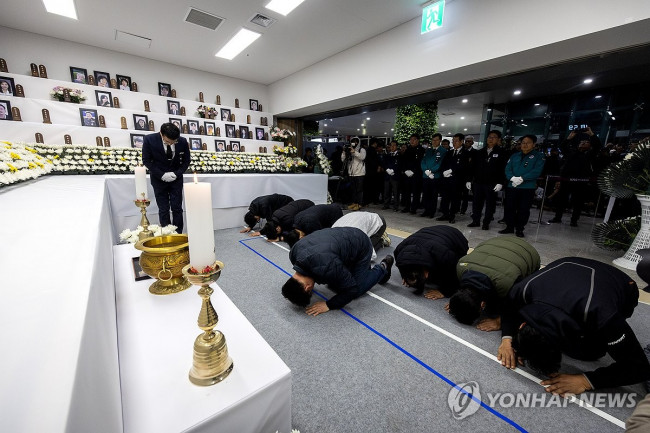 무안공항 분향소 찾은 유가족 대표단