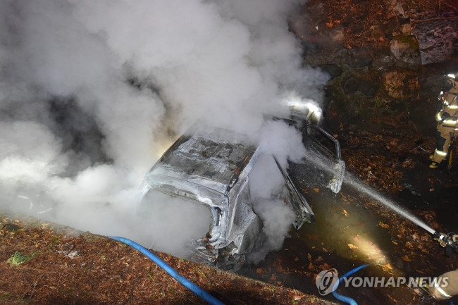 대전 하소동 계곡 근처 차량 화재…1명 숨진 채 발견