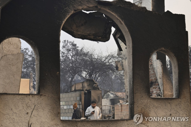 산불로 초토화된 LA 알타데나 지역