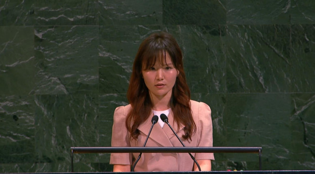 유엔총회 발언하는 탈북자 강규리씨