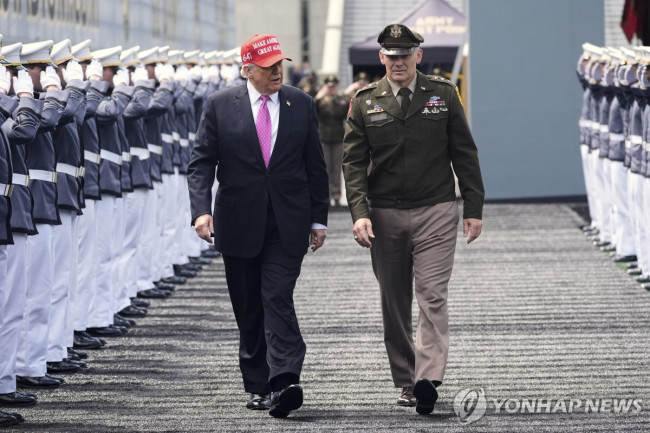육군사관학교 졸업식 참석한 트럼프 미국 대통령