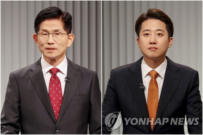 제21대 대선 2차 후보자 토론회 준비하는 김문수-이준석 후보