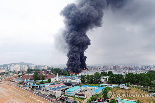 광주 도심 뒤덮은 금호타이어 공장 화재 연기