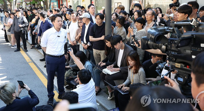 본격적인 유세 앞서 발언하는 이준석 후보