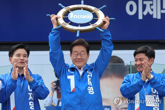 조타기 잡은 이재명 후보