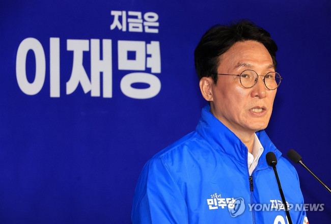 기자간담회 하는 김민석 상임공동선대위원장