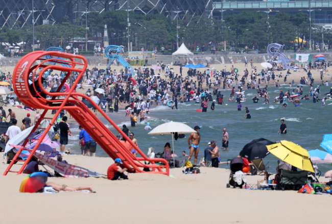 6월 해운대 '북적'