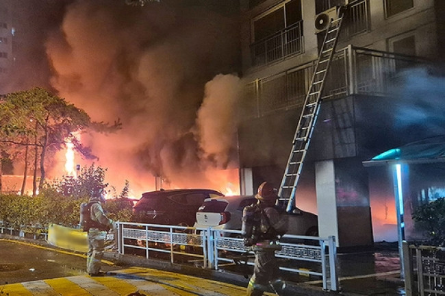 광명 아파트 주차장서 화재