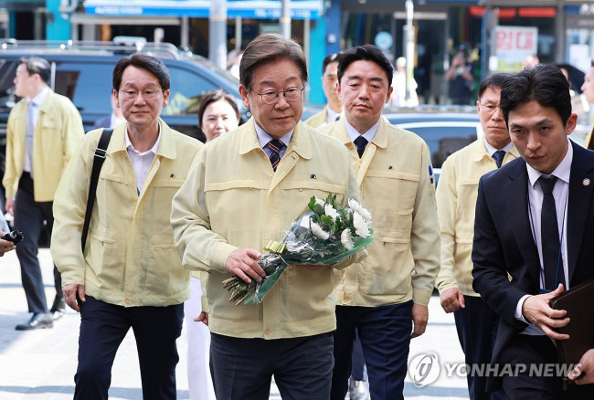 이재명 대통령, 이태원참사 현장 헌화