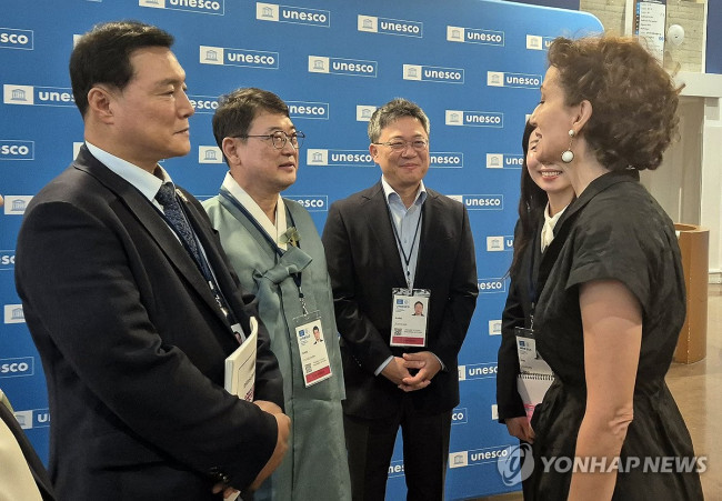 유네스코 사무총장, '반구천의 암각화' 세계유산 등재 축하