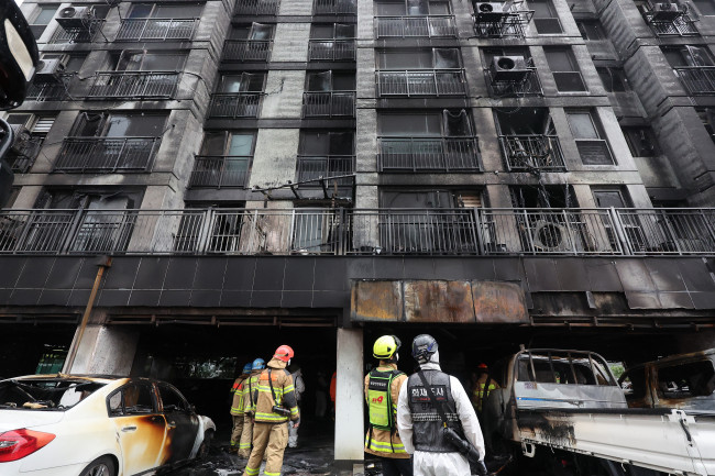 주차장에서 화재 발생한 경기 광명 아파트