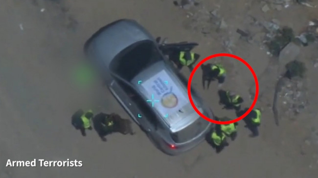 WCK 표식으로 위장한 자동차와 무장대원들