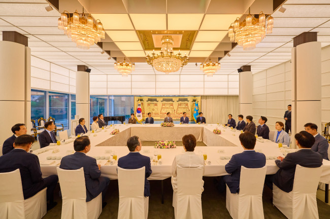 이재명 대통령, 민주당 지도부와 만찬