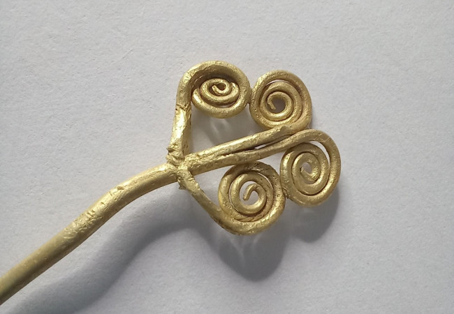 튀르키예 트로이 유적지에서 출토된 금 브로치