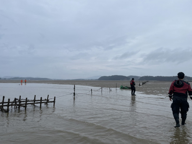 실종자 수색하는 해경 등 관계자들