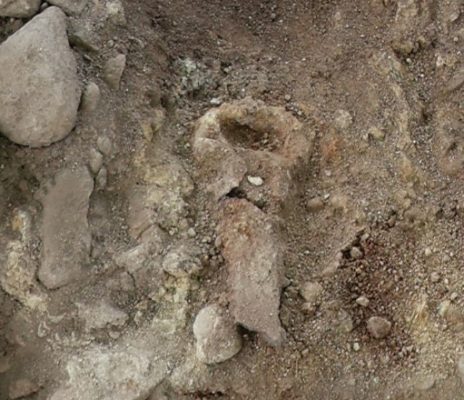 출토된 칼 부분 