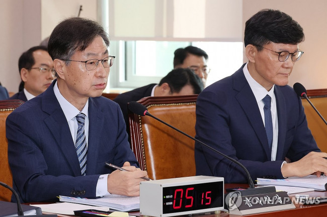 질의에 답하는 최재해 감사원장