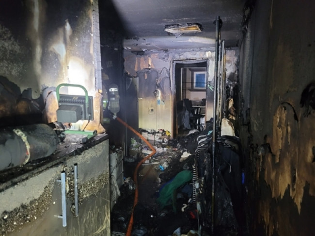 불에 탄 다가구주택 내부