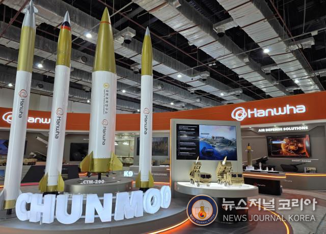 이집트 카이로에서 이달 1~4일까지 열리는 ‘EDEX 2025(이집트 방산 전시회)’ 한화 부스에 전시된 다연장 유도무기 ‘천무’